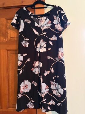 Floral Short-Sleeve V-Neck Dress in Black and Blush